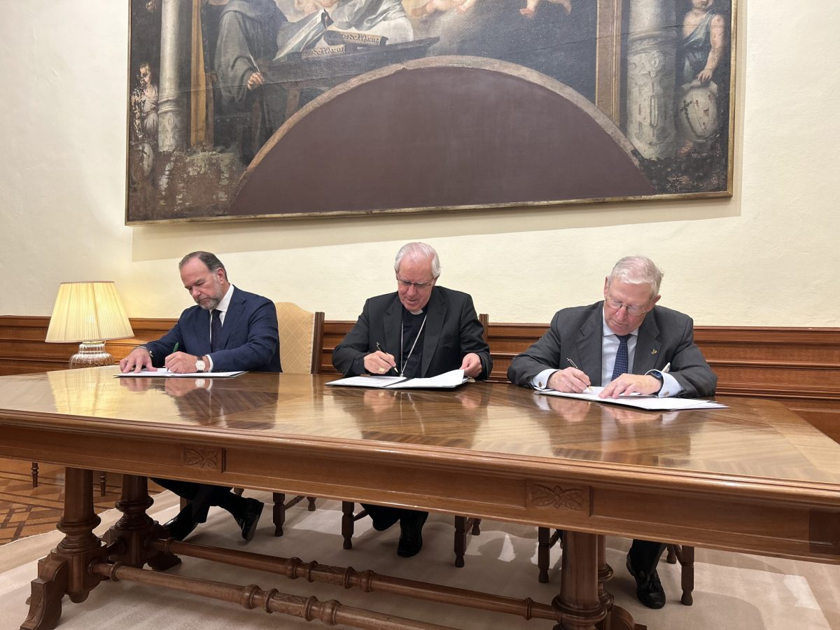 FIRMA DE CONVENIO ENTRE LA ARCHIDIÓCESIS, CONSEJO Y FUNDACIÓN CAJA RURAL DEL SUR PARA LA CELEBRACIÓN DEL II CONGRESO INTERNACIONAL DE HERMANDADES Y PIEDAD POPULAR