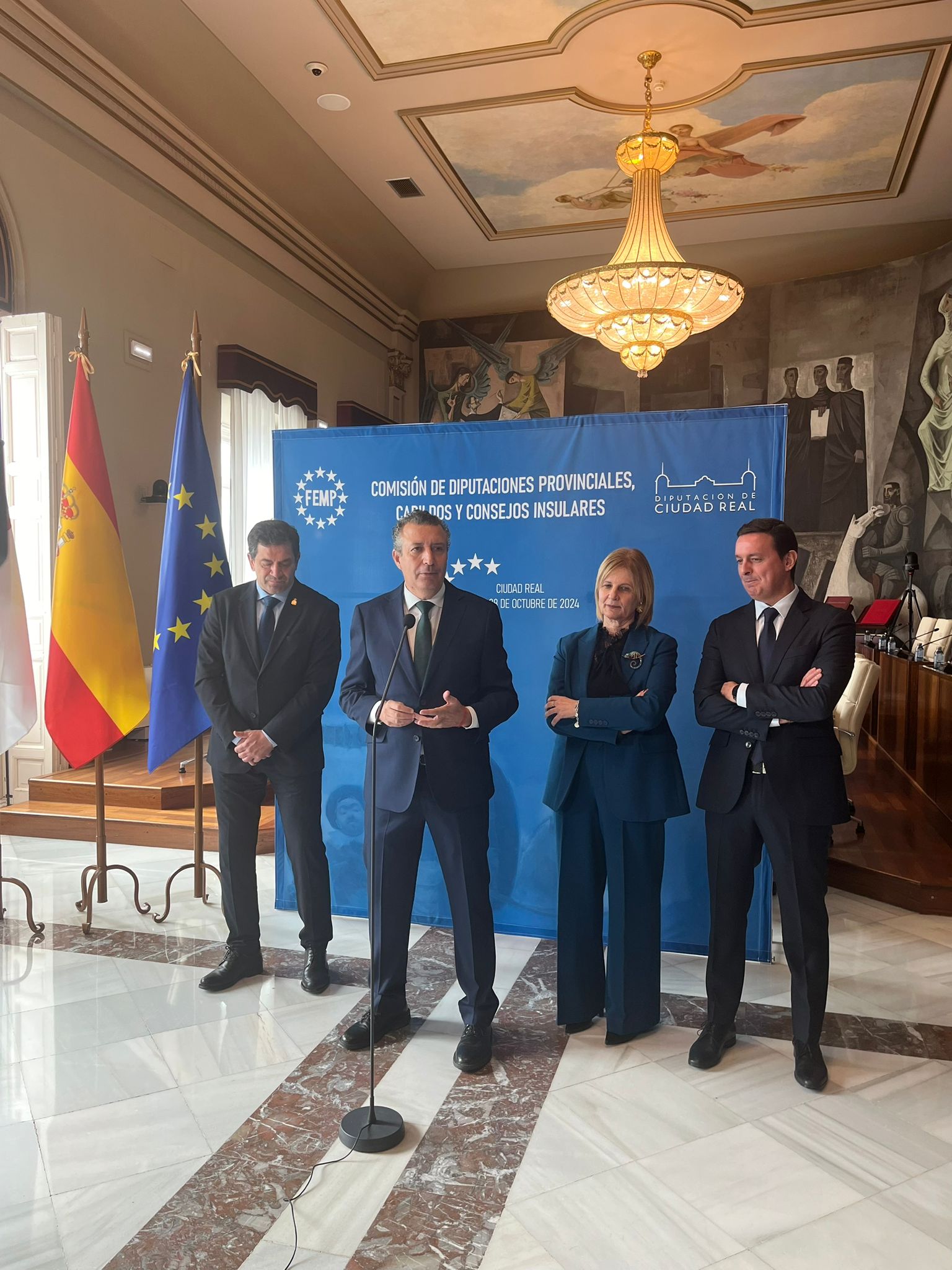 Javier Fernández ve un ‘buen momento’ para abordar la financiación local, ‘que debe recibir recursos desde el Estado y desde las CCAA’