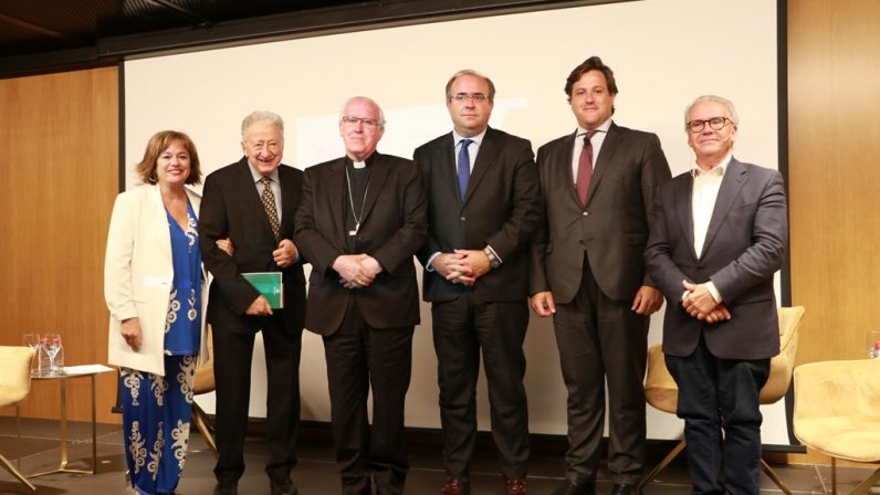 Sevilla homenajea al padre Javierre, “un cura y un corazón inmensos”