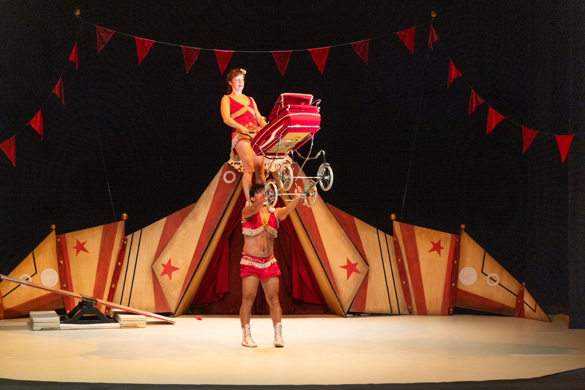 Mairena abre el telón del teatro para iniciar la temporada cultural