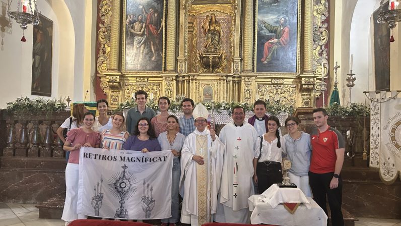 Jornada de convivencia y oración en el monumento del Sagrado Corazón de Jesús de San Juan de Aznalfarache
