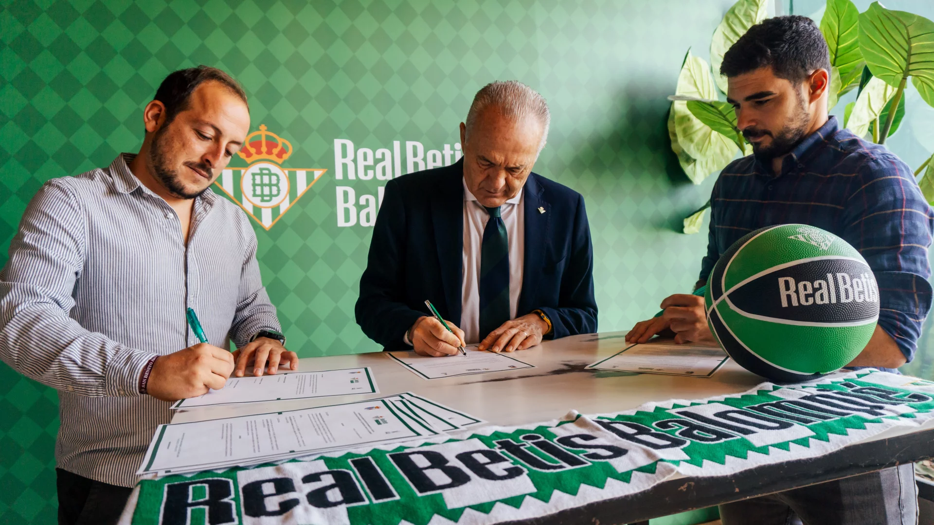 La Algaba continuará colaborando con la Fundación Real Betis Balompié en su proyecto de las escuelas de baloncesto