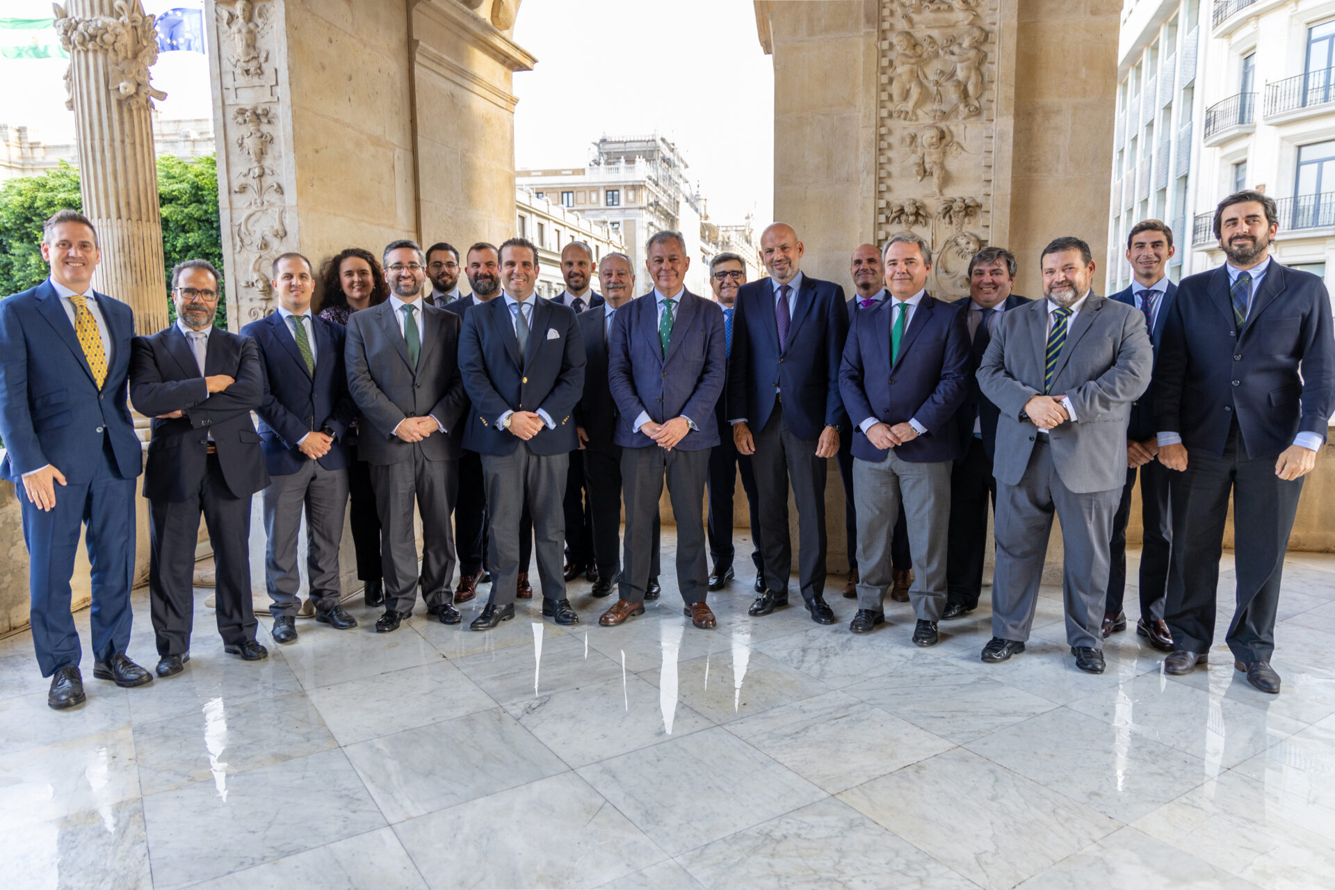 La Hermandad de Nervión presenta al alcalde su proyecto de obra social, que estará dirigida a la inserción laboral