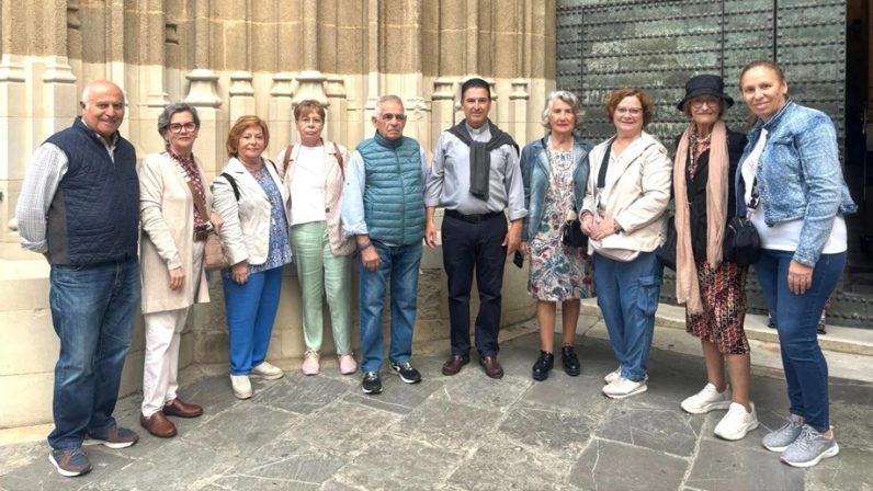 Un grupo de la Pastoral del Sordo visita las cubiertas de la Catedral