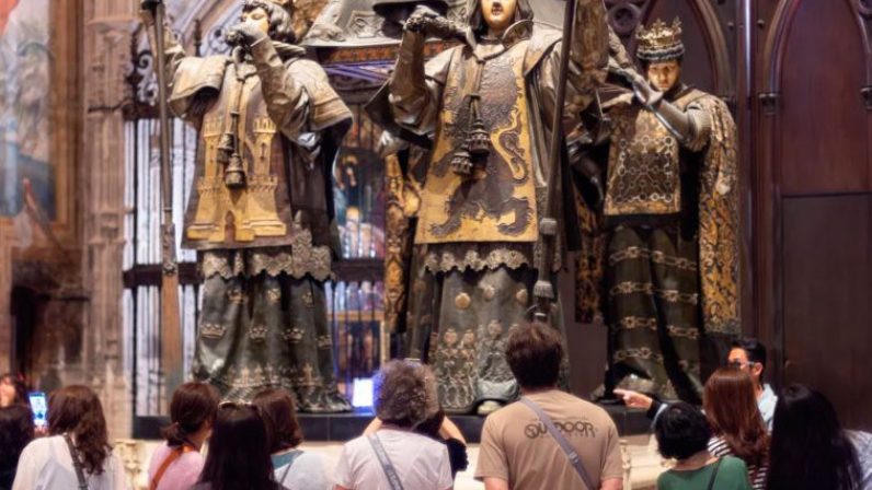 Conmemoración del Día de la Hispanidad en la Catedral de Sevilla