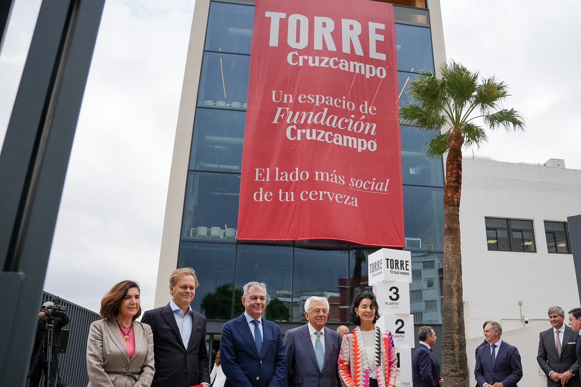 El alcalde señala que la nueva Torre Cruzcampo “es un ejemplo claro de que la colaboración público-privada puede generar beneficios reales para la ciudad”
