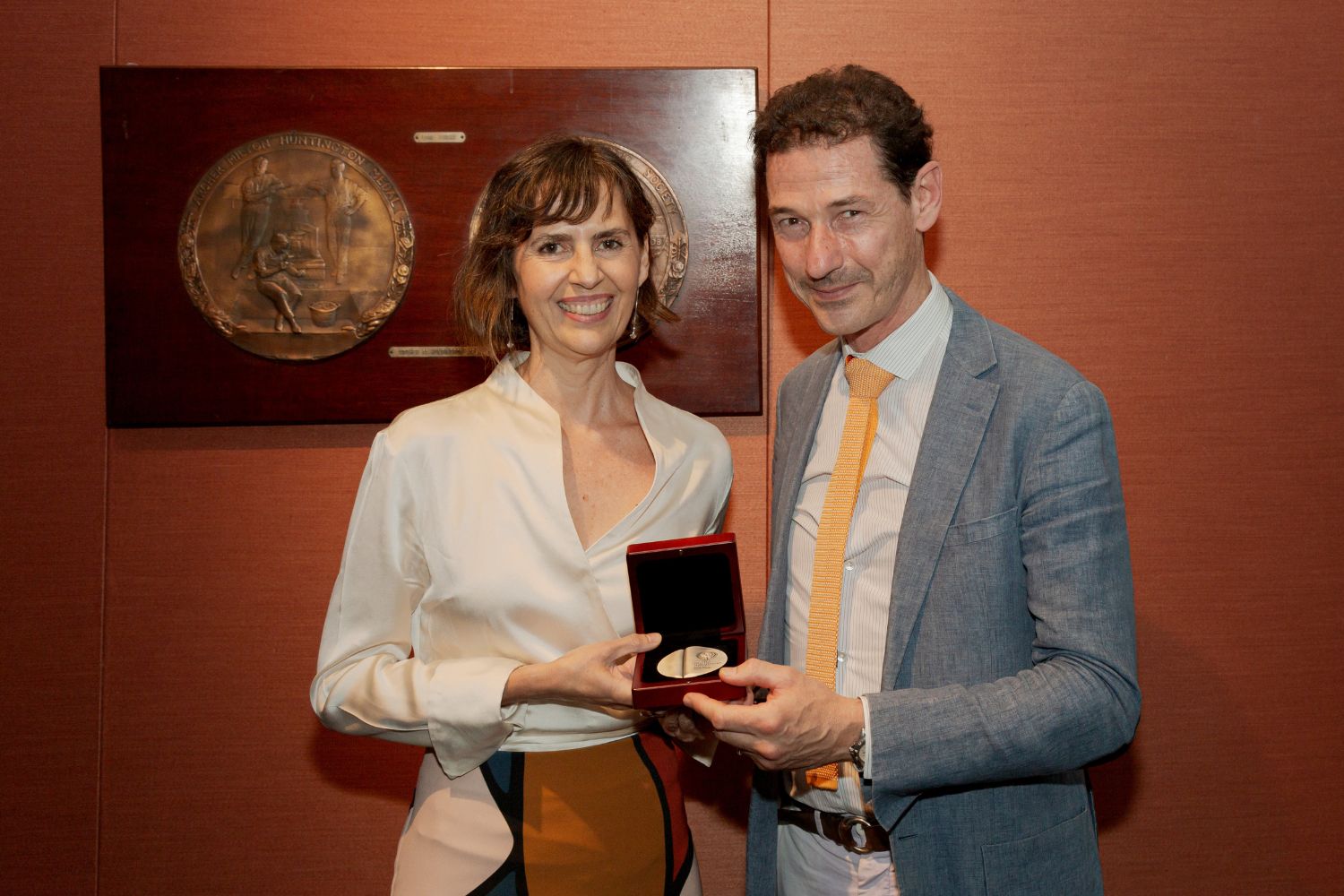 Ruth Pliego recibió la Medalla Archer Milton Huntington por su excelencia en investigación numismática