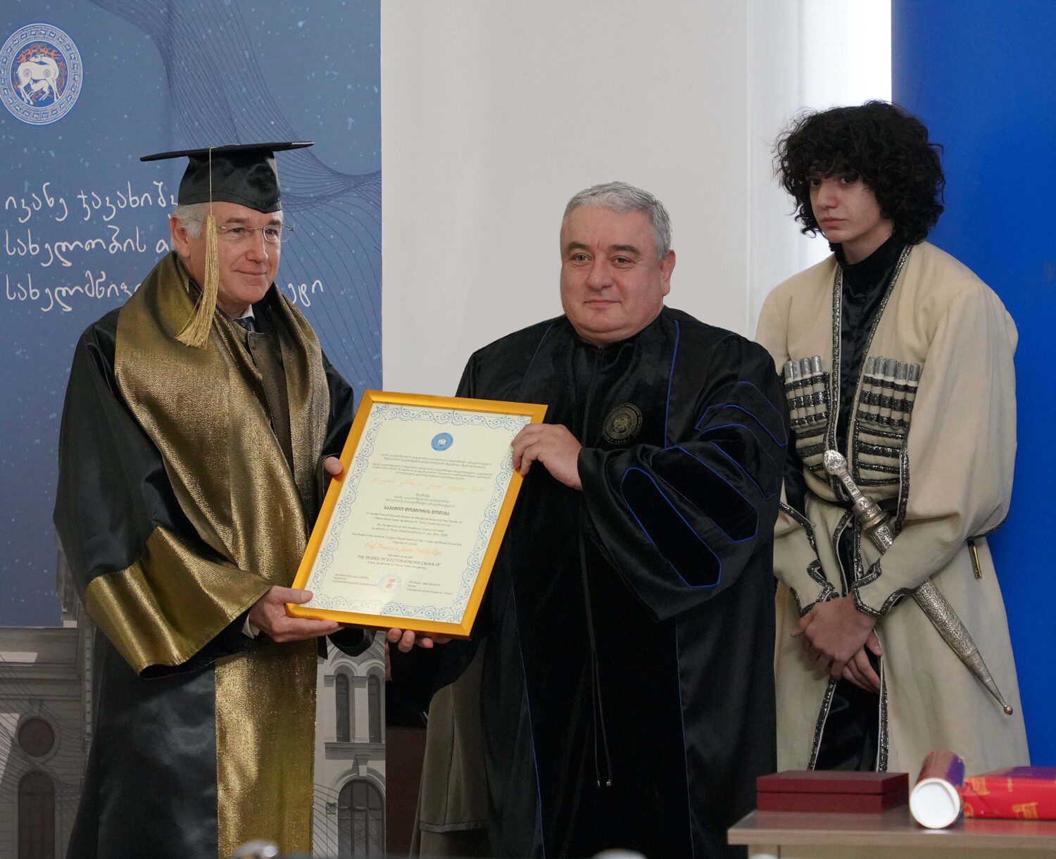 El profesor de Cirugía Javier Padillo, doctor honoris causa por la Universidad estatal de Tblisi, en Georgia