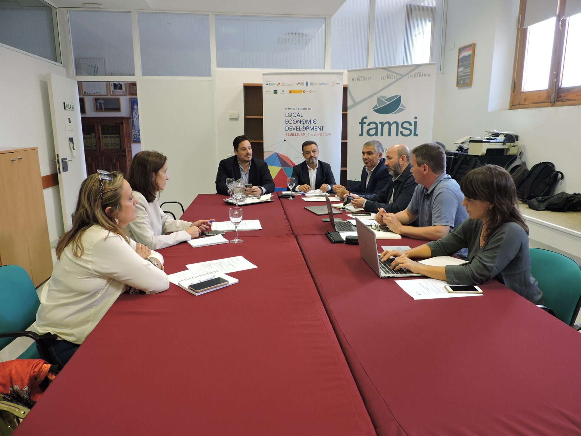 Francisco Toajas en la reunión del Comité Nacional, preparatoria del VI Foro Mundial de Desarrollo Económico Local (WFLED)