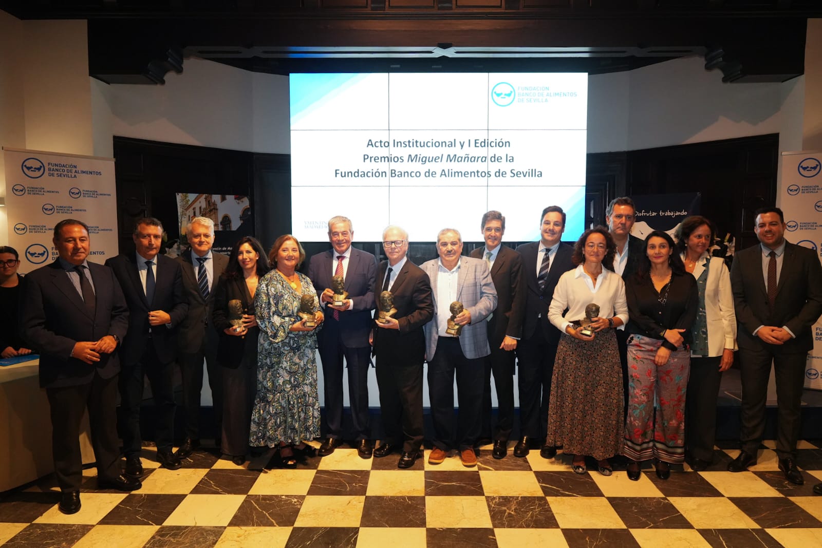 Javier Fernández en la entrega de los Premios Miguel Mañara de la Fundación Banco de Alimentos de Sevilla: “No se trata de combatir la riqueza, sino de erradicar la pobreza”
