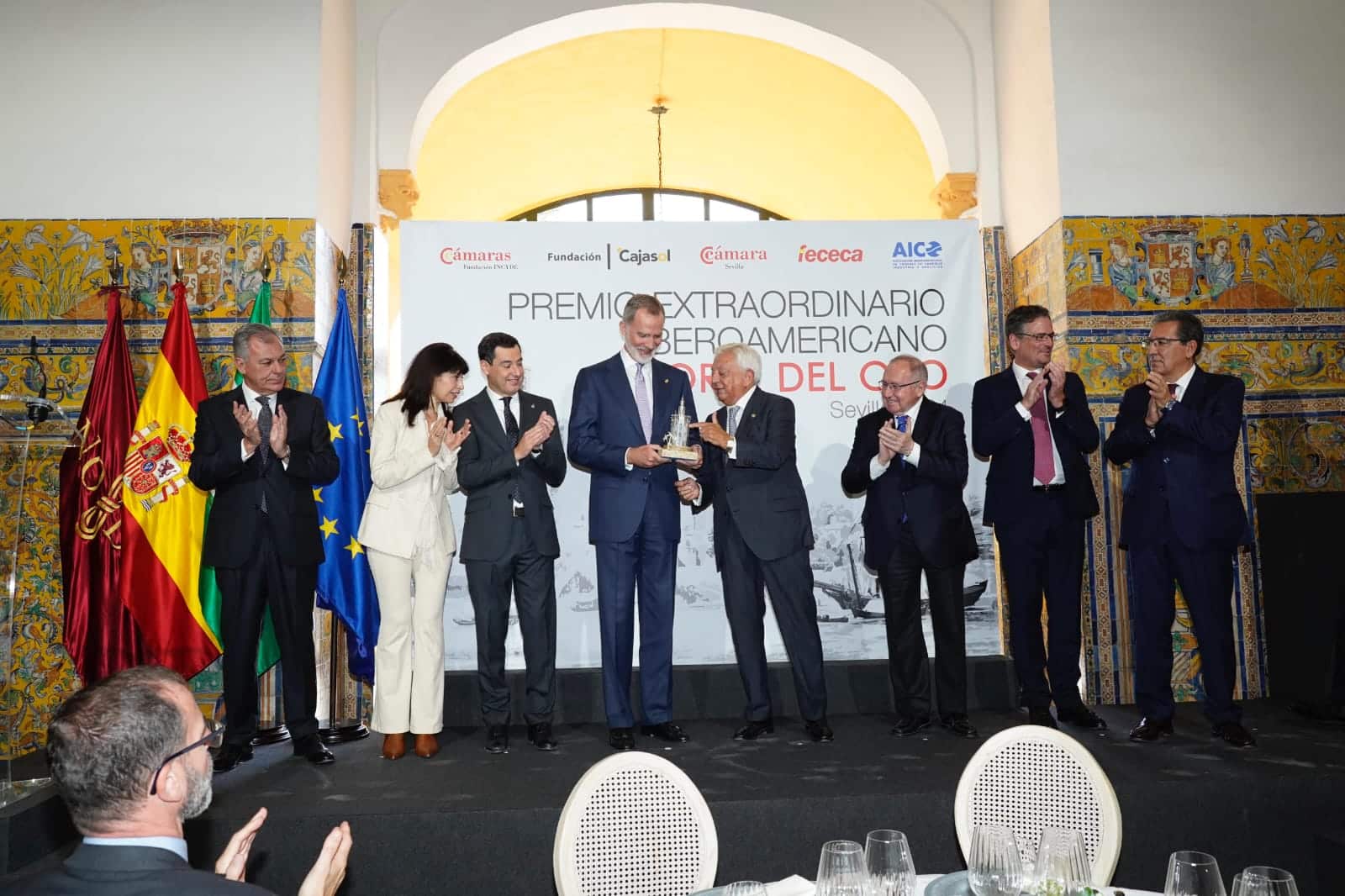 Su Majestad el Rey recibe el Premio Extraordinario Iberoamericano Torre del Oro