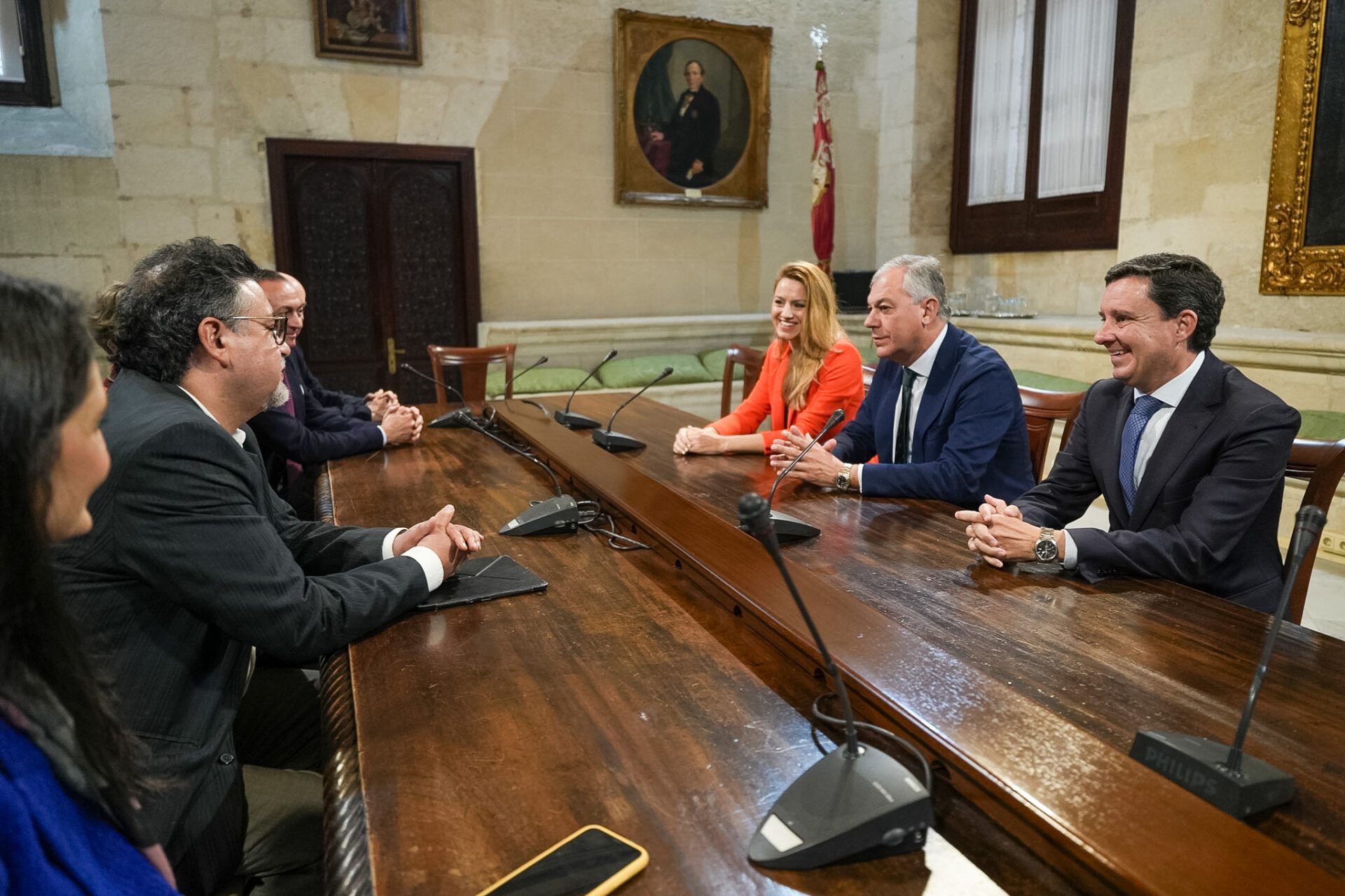 Sanz recibe a una delegación de ministros, gobernadores y alcaldes americanos para conocer de primera mano la gestión del agua de Emasesa’