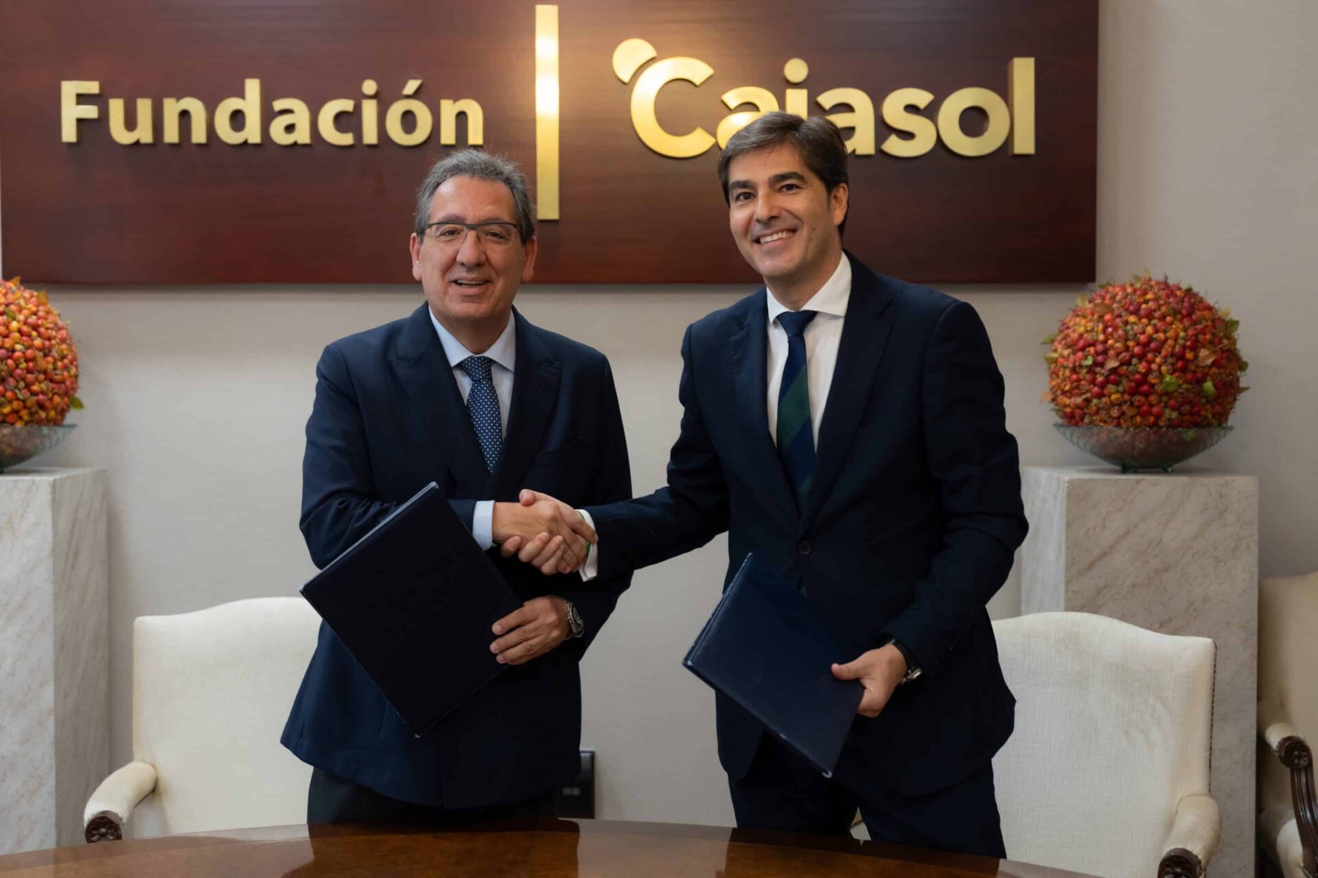 La Fundación Cajasol y el Real Betis Balompié renuevan su convenio de colaboración hasta 2025