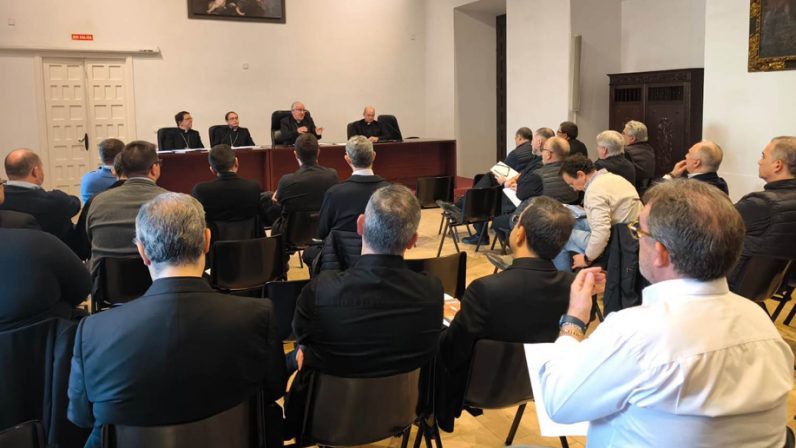 El Consejo de Arciprestes se reúne para abordar los próximos eventos de la Archidiócesis de Sevilla
