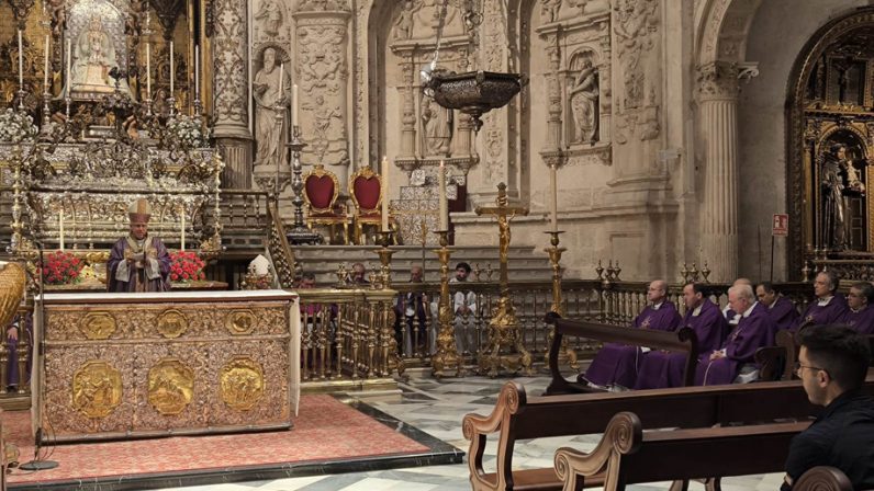 Monseñor Saiz preside la misa por los sacerdotes difuntos: “La respuesta está en Cristo”