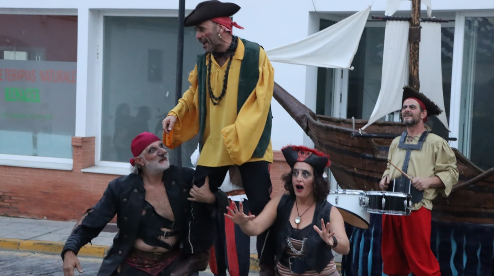 Palomares del Río se llena de magia teatral en la apertura del III Festival de Teatro de Calle