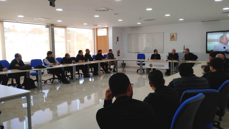 Los sacerdotes del quinquenio dialogan sobre los nuevos métodos de evangelización