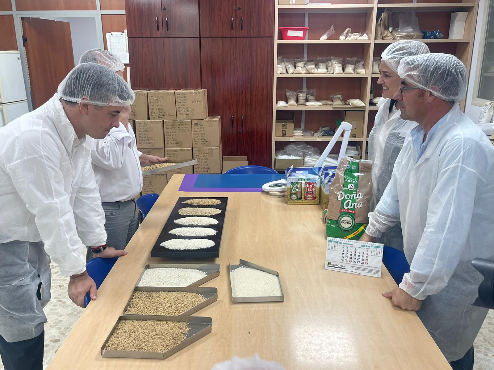 Rodríguez Hans visita en Isla Mayor las empresas Arrozúa y Emfacar