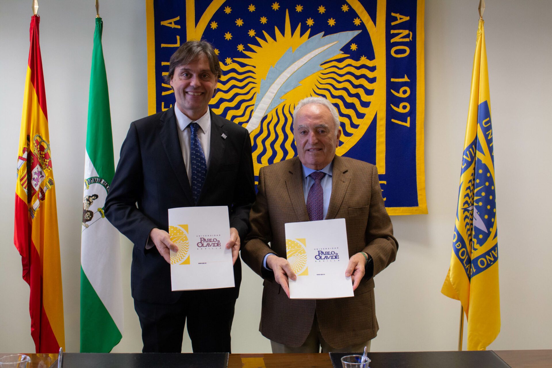 La Universidad Pablo de Olavide y la Fundación Grupo AZVI se unen para desarrollar proyectos de carácter social