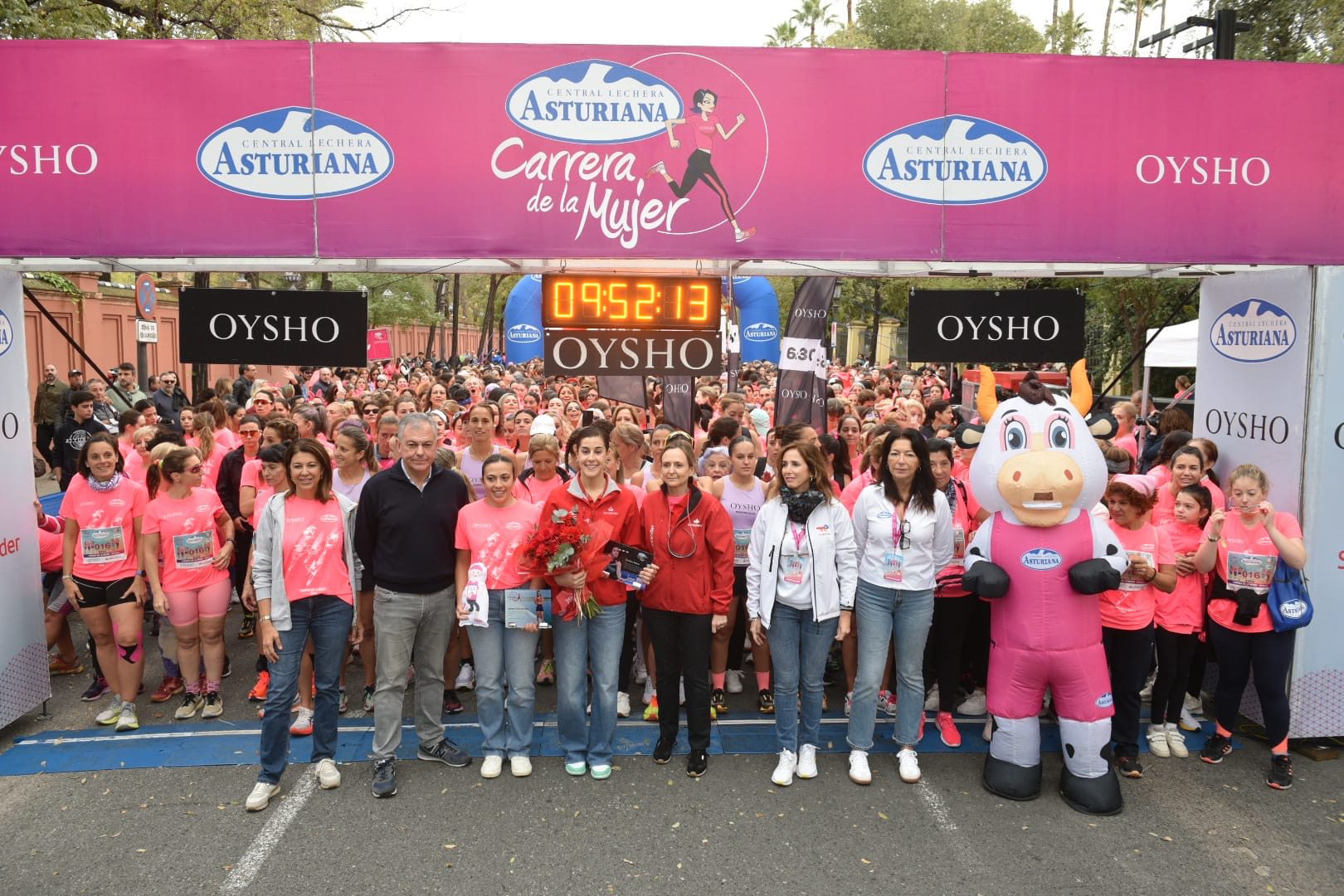 José Luis Sanz asiste a la XVII Carrera de la Mujer donde Sevilla ponía el broche de oro al circuito nacional de 2024