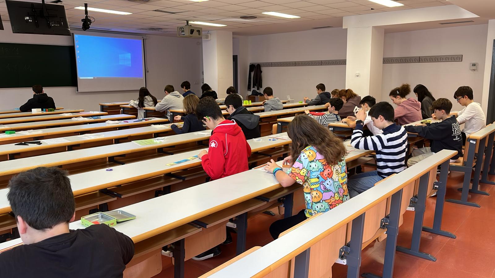 Estudiantes de Secundaria trabajaron este sábado en la UPO la resolución de problemas y la teoría de números