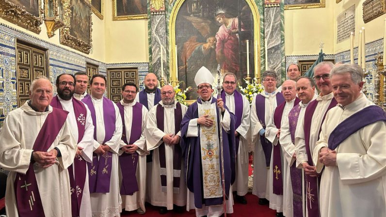 Monseñor Valdivia en la Universidad de Curas: “En la Eucaristía se nos vincula con el cielo, nuestra verdadera patria”
