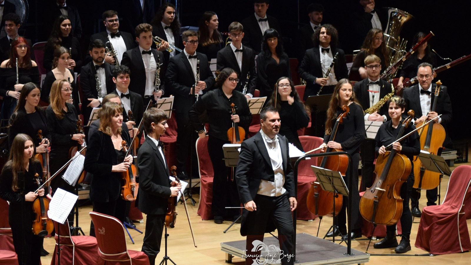 El profesor Torres Simón estrena en Fibes ‘La procesión’