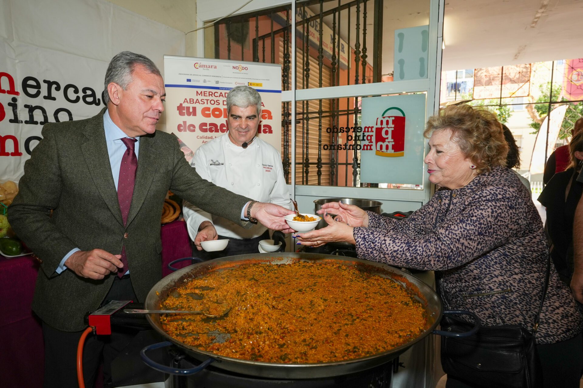 Sanz pone en valor la tradición y modernización de los Mercados de Abastos, espacios clave para la economía y la cultura de la ciudad
