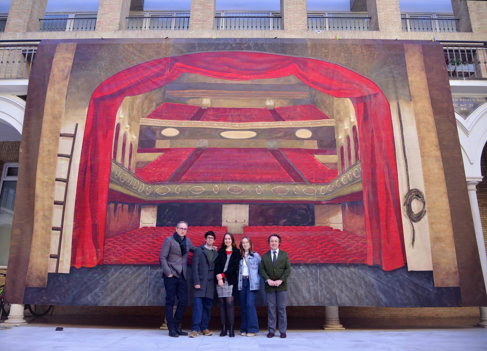 La Facultad de Bellas Artes crea un nuevo telón de escena para la Zarzuela sevillana