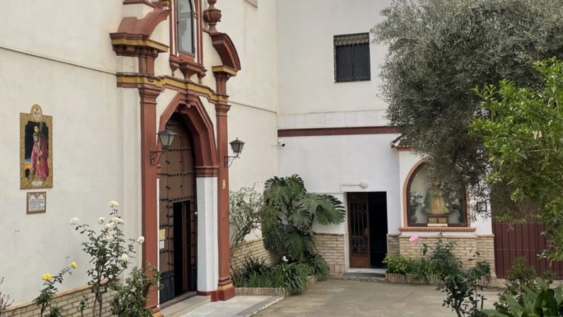 Las mínimas de Triana cantan en gregoriano en las misas dominicales