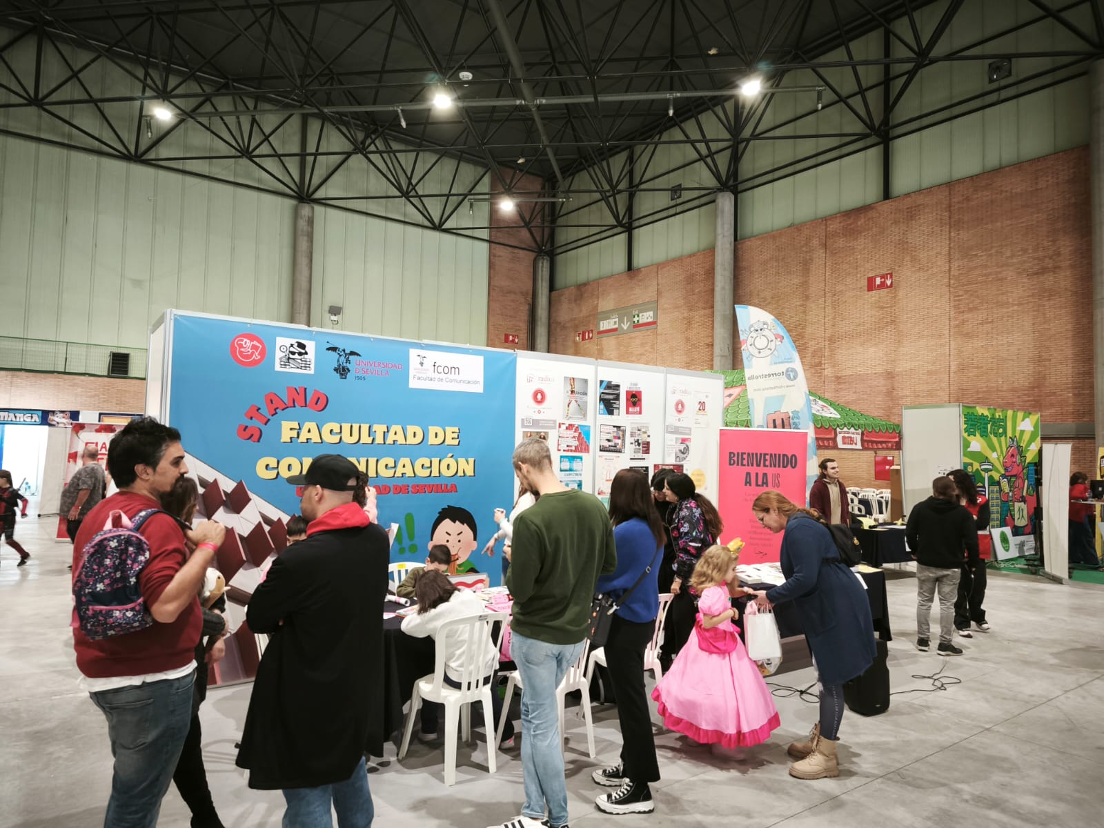 Éxito del stand de la Facultad de Comunicación en Mangafest 2024
