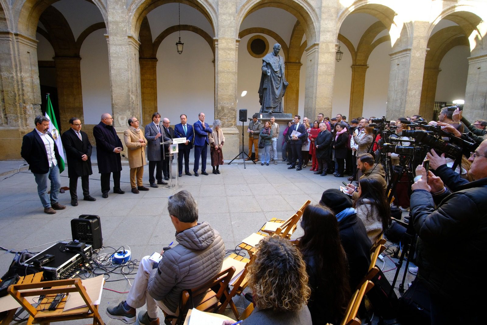 Las universidades públicas piden la implicación directa del presidente de la Junta