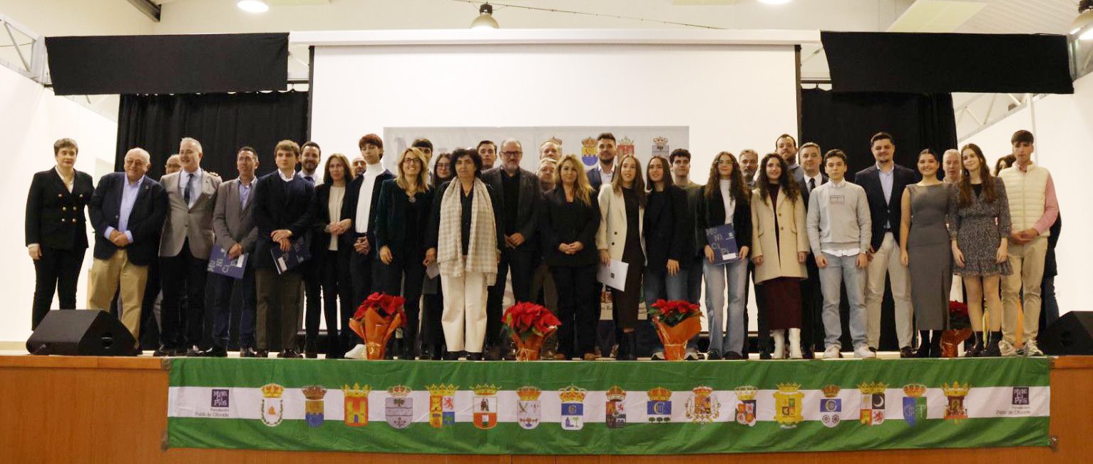 La Fundación de Municipios Pablo de Olavide reconoce la excelencia académica de 17 jóvenes con los Premios Extraordinarios de Bachillerato