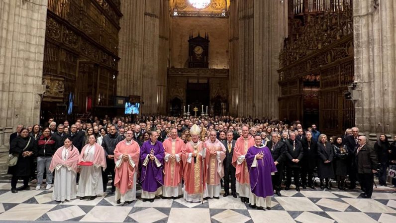 Monseñor Saiz Meneses preside la clausura del II Encuentro nacional de Hermandades del Pilar