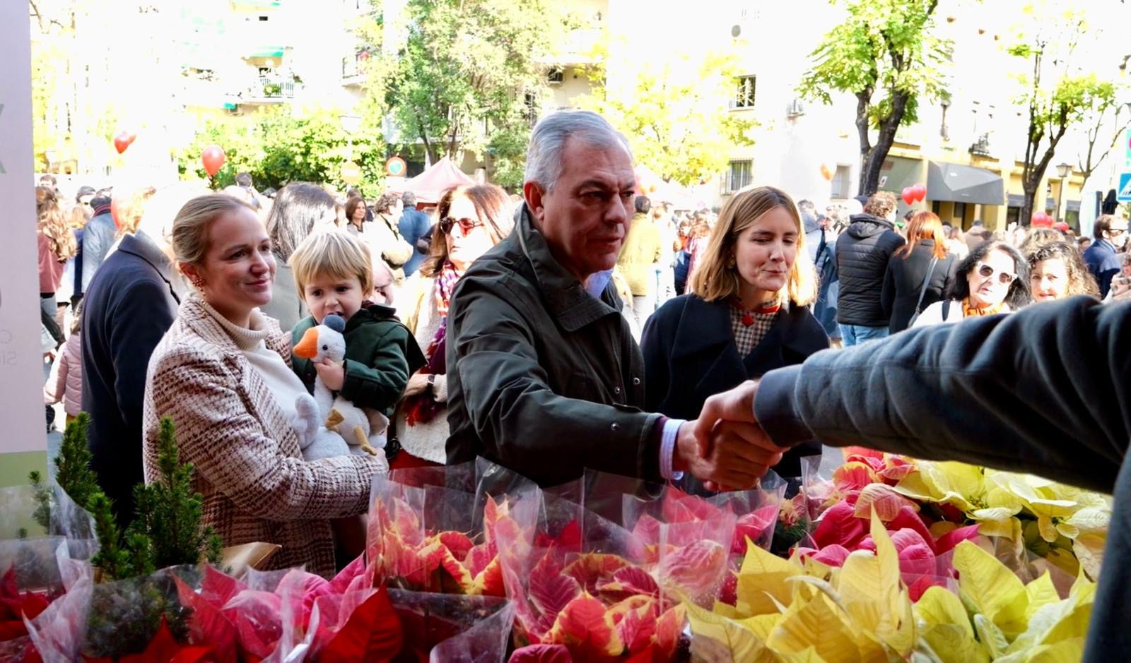 El alcalde Sanz visita el Mercado de las Flores del barrio de El Porvenir