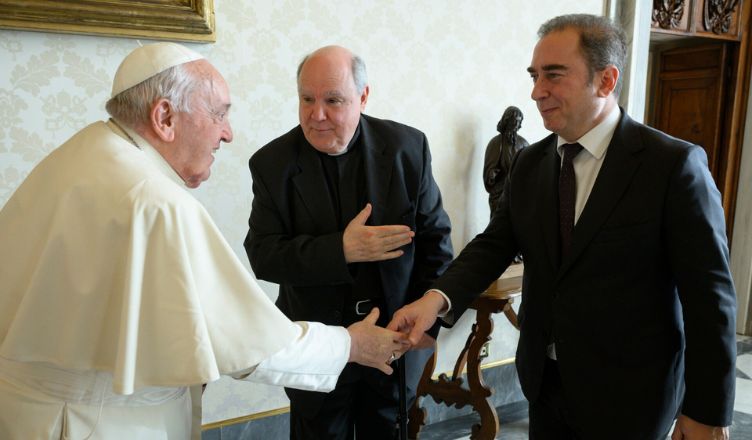 El presidente de la Fundación Universidad Loyola y el rector de la Universidad mantienen una audiencia privada con el Papa Francisco