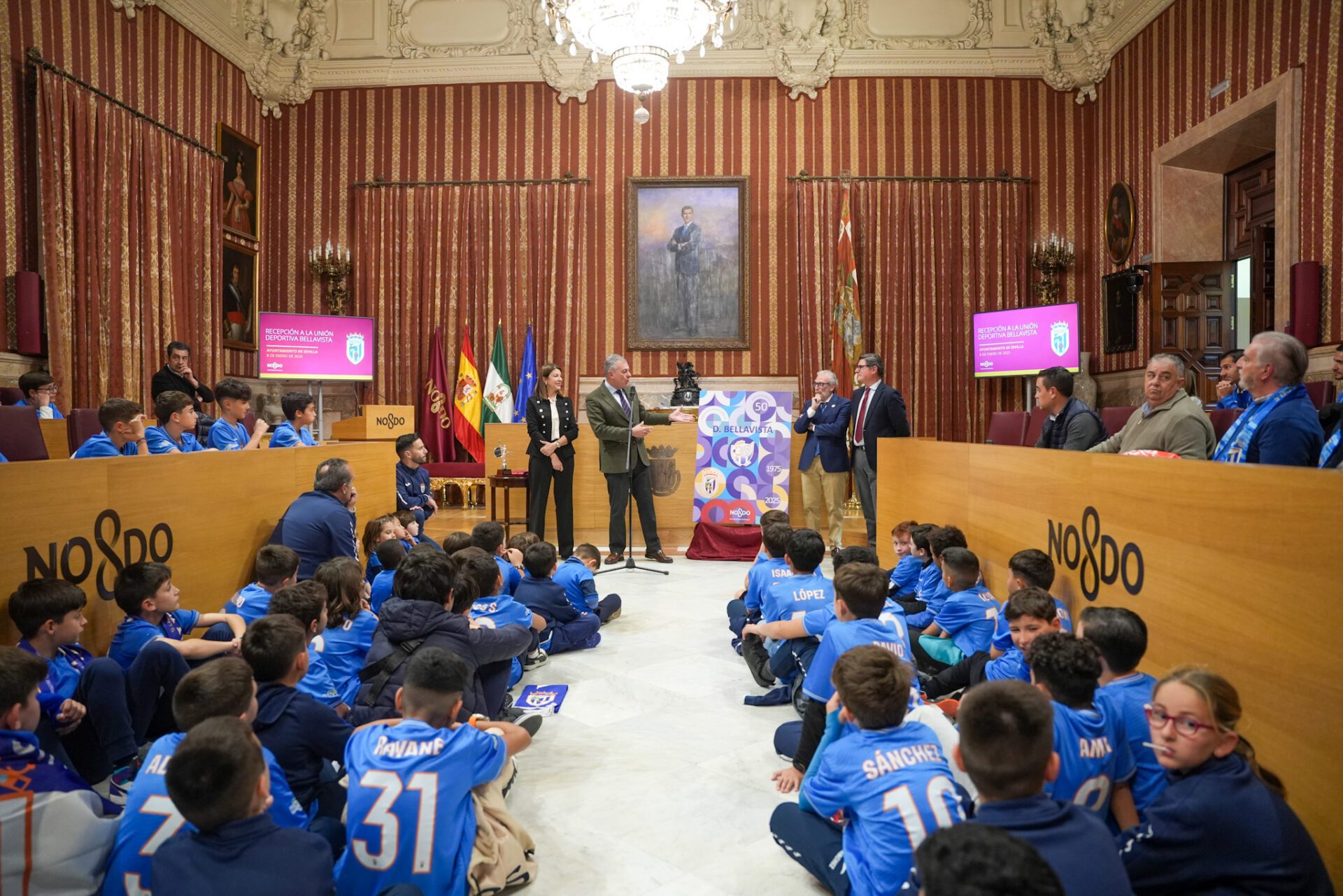 El alcalde José Luis Sanz recibe al Unión Deportiva Bellavista para conmemorar el 50 aniversario de este club de fútbol