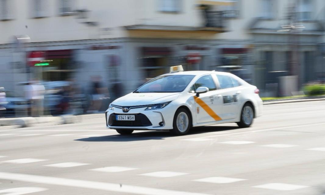 El Ayuntamiento convocará el Consejo de Gobierno del Instituto del Taxi tras los últimos acontecimientos en el aeropuerto
