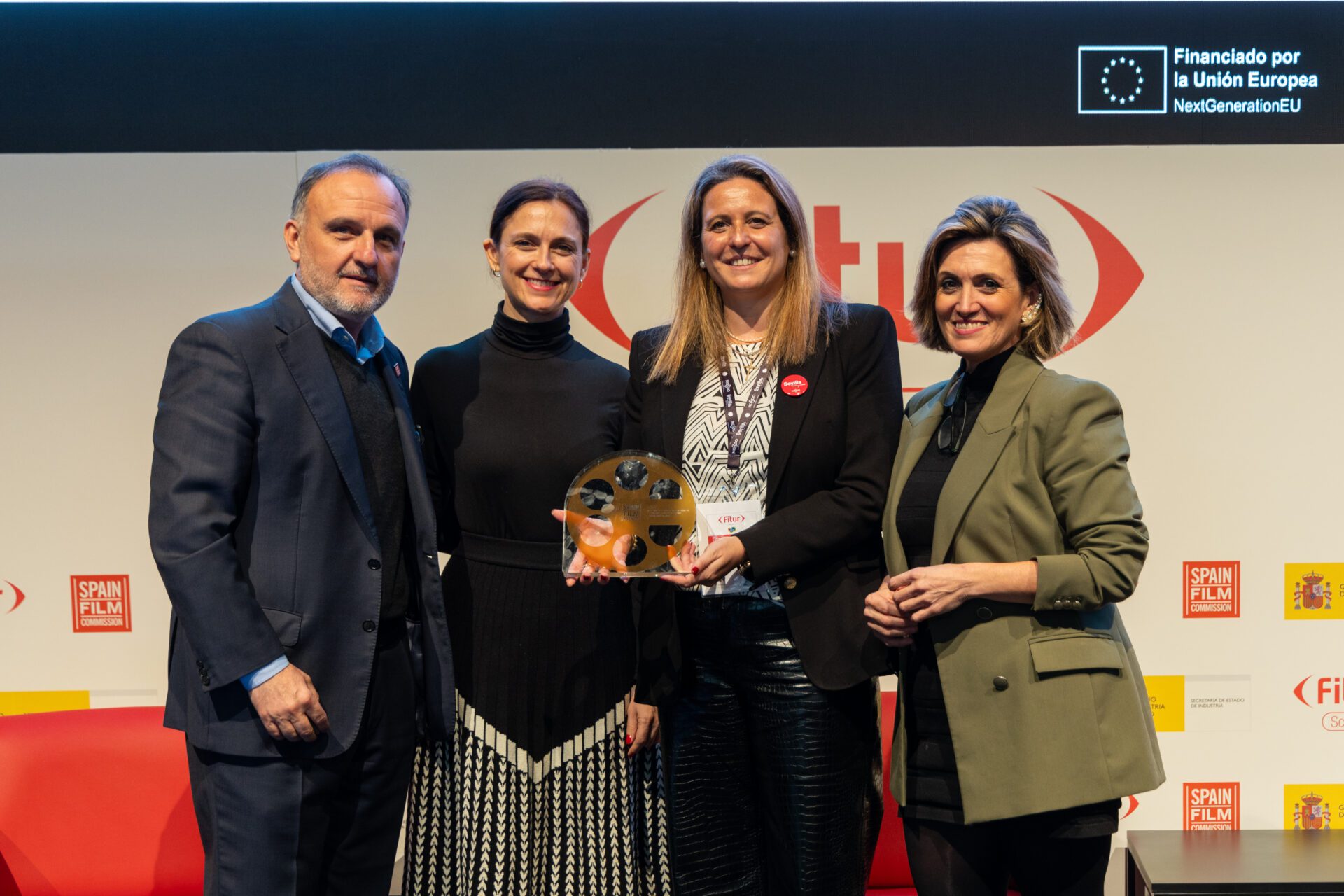 Sevilla recibe junto a la productora sevillana Áralan Films, el Premio a la Mejor Producción de Spain Film Commission 2024, por ‘Rita’ de Paz Vega