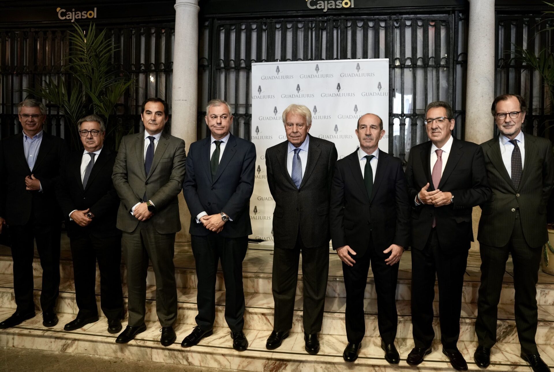 Felipe González protagoniza un nuevo encuentro del Foro Guadaliuris en la Fundación Cajasol