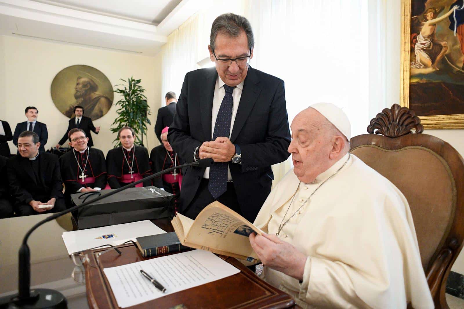 Antonio Pulido, presidente de la Fundación Cajasol, participa en la audiencia con el Papa Francisco en el Vaticano