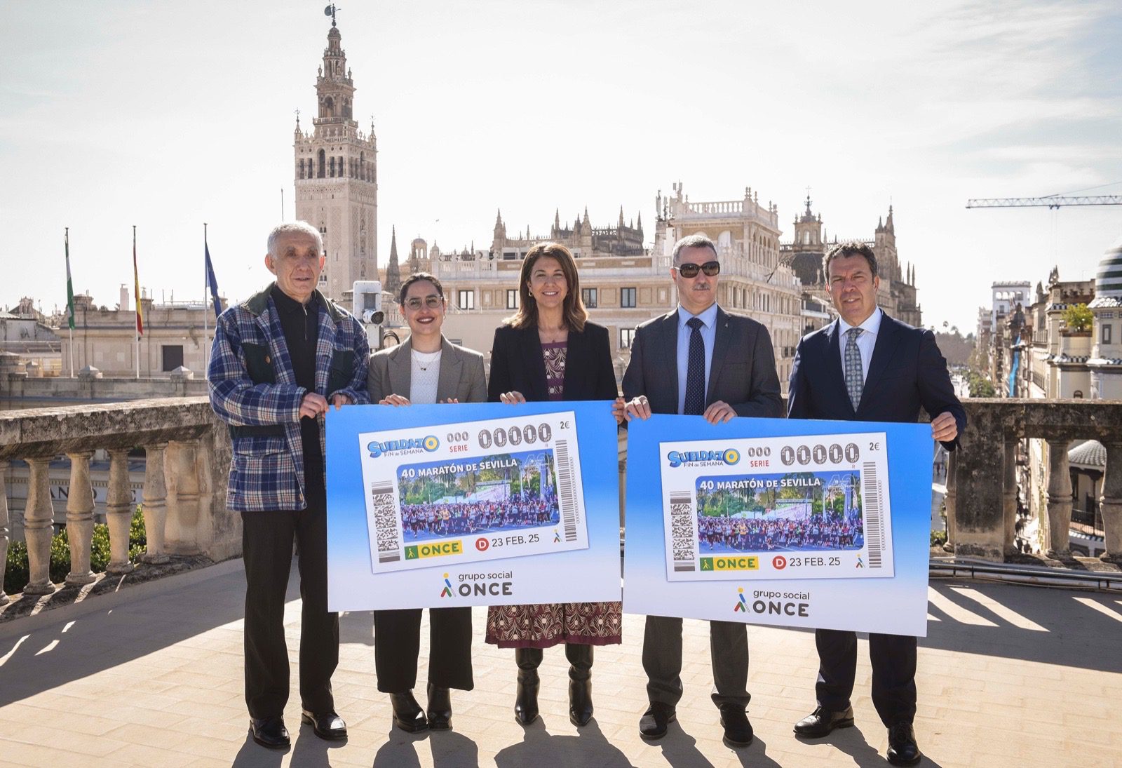 El Ayuntamiento acoge la presentación del cupón de la ONCE dedicado al 40.º Maratón de Sevilla