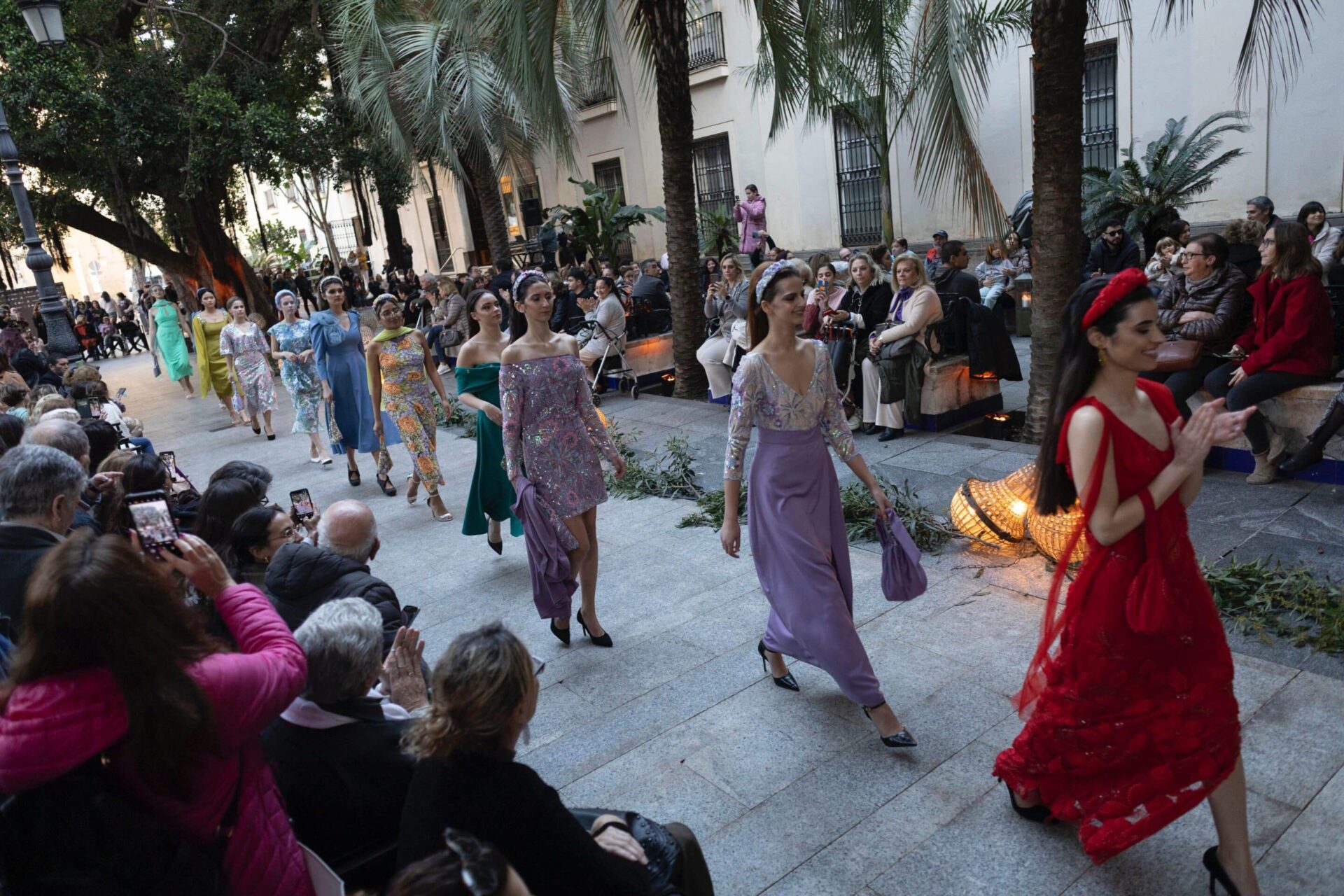 La Fundación Cajasol pone el broche final al Ciclo “Cádiz con Arte” con el desfile de moda de la EASD