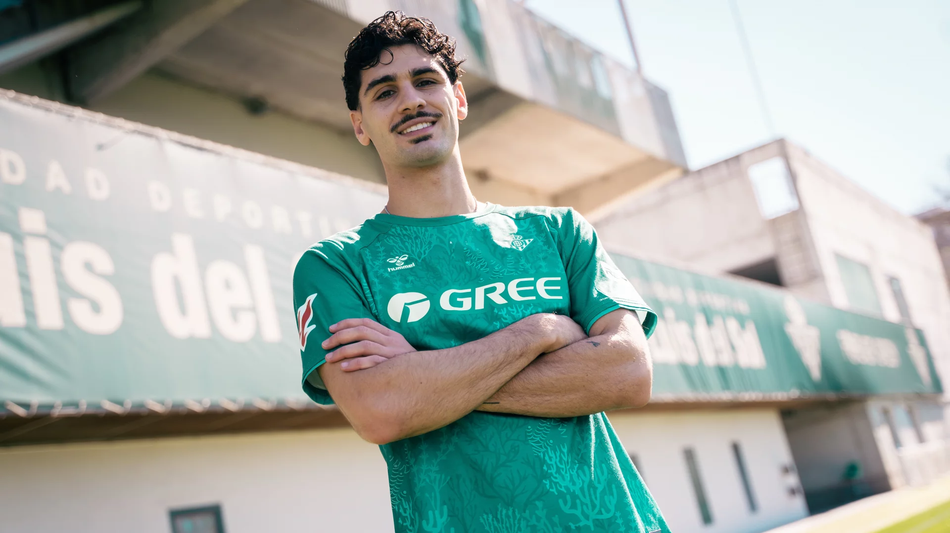 Así es la nueva camiseta sostenible del Real Betis hecha a partir de algas marinas