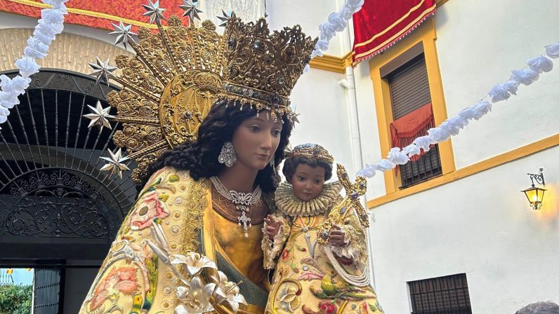 Histórica visita a Sevilla de la imagen peregrina de la Virgen de los Desamparados