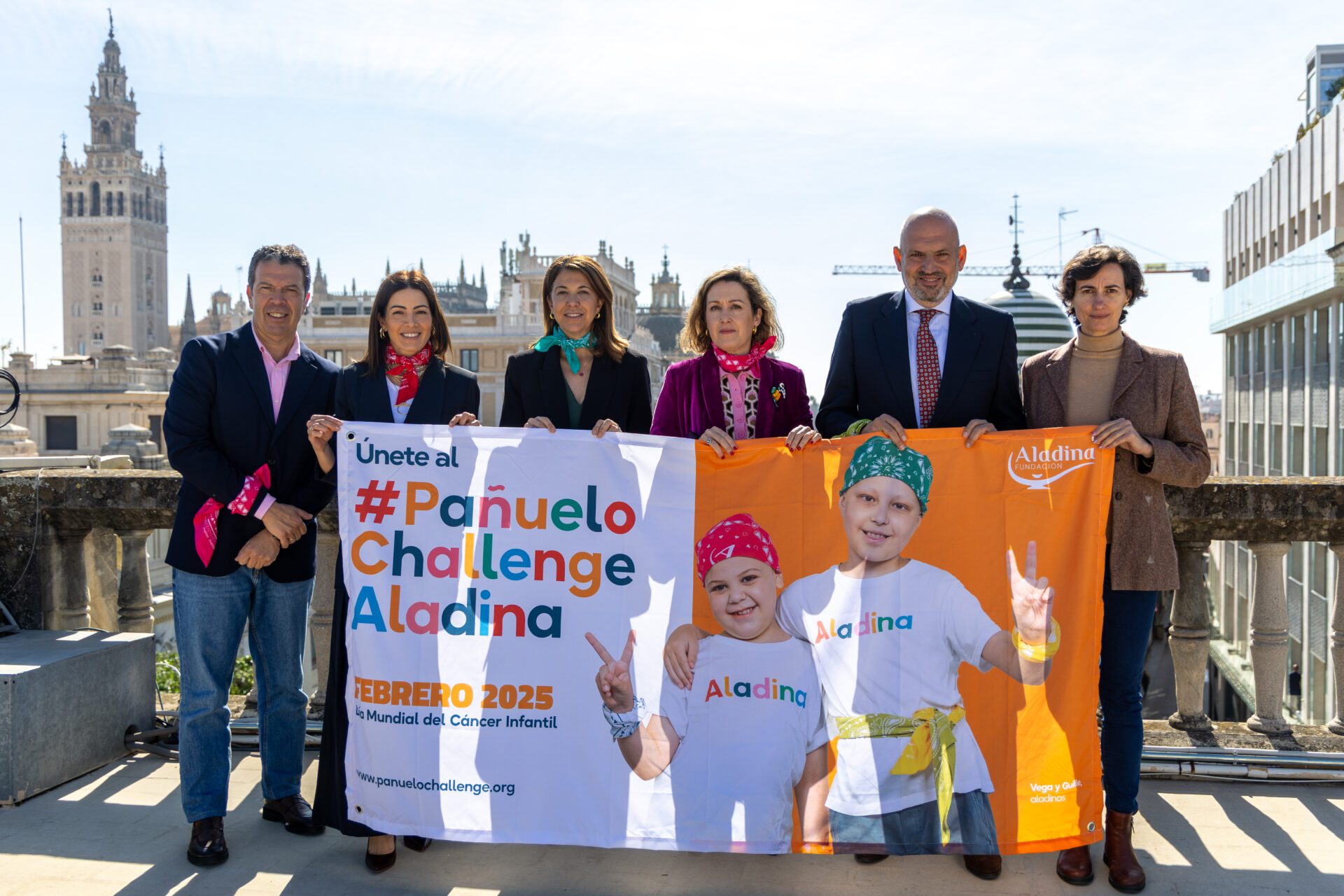 El Ayuntamiento de Sevilla se une al #PañueloChallenge, campaña de la Fundación Aladina en apoyo al cáncer infantil con Virginia Troconis como embajadora
