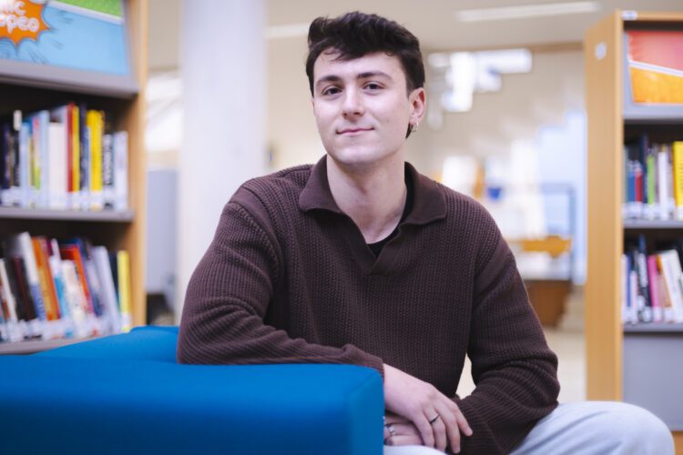 Víctor López, estudiante de la UPO, será el ministro de Defensa español en la Simulación del Consejo de la Unión Europea   Jóvenes universitarios de los 27 países de la UE participan desde este jueves en Bruselas en la tercera edición de ConSIMium
