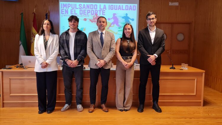 Una mesa redonda resalta en el campus la importancia de avanzar en igualdad en el deporte   Organizada por el COE, Iberdrola y la Universidad Pablo de Olavide, contó con la participación de los deportistas olímpicos Antía Jacomé y Pablo Martínez