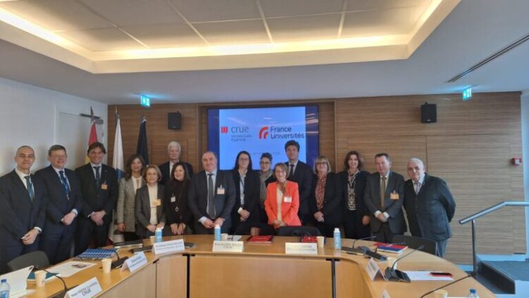 CRUE y France Universités refuerzan su cooperación con la firma de un Memorando de Entendimiento en la OCDE
