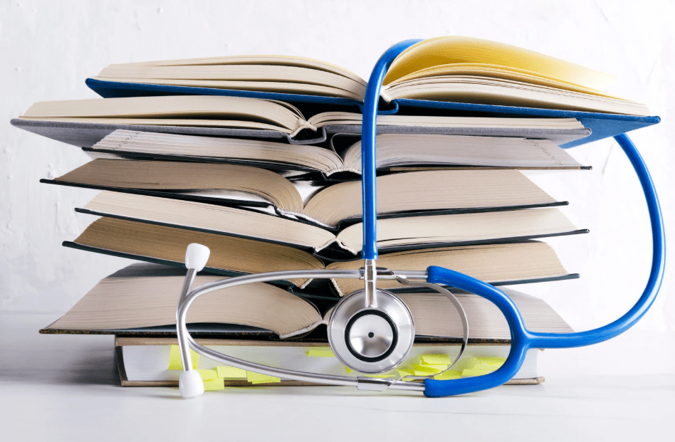 Tres estudiantes de la US, entre los diez mejores de España en las pruebas de acceso a la Formación Sanitaria Especializada